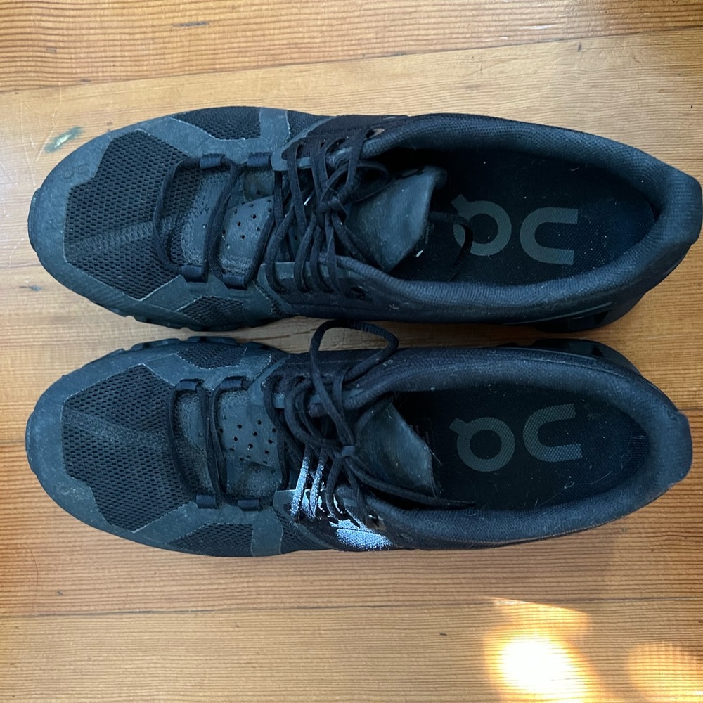 On Running cloud Black Athletic Shoes 7.5 W